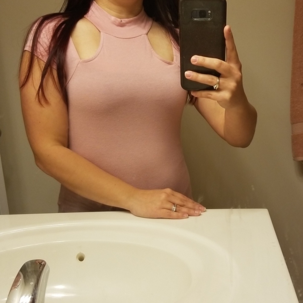 Women's Fashion Nova Cut out shirt Small EUC - Picture 6 of 6